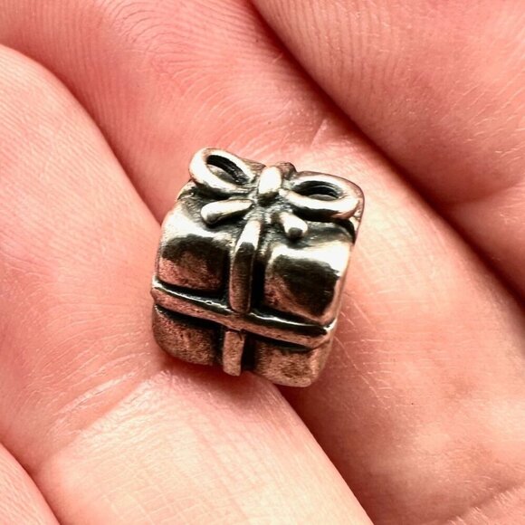 Pandora Present Gift Box Charm 925 ALE Sterling Silver Birthday Holiday - Picture 1 of 5